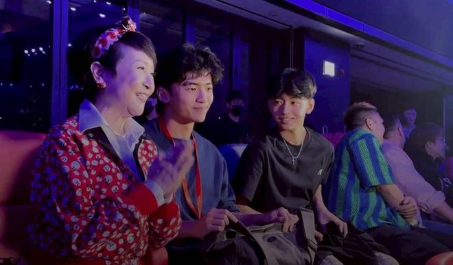 掀回忆杀 如果有档期我会继续开谢霆锋演唱会尾场唱《坏习惯》